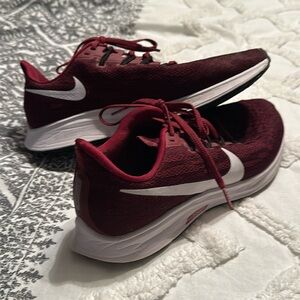 Burgundy Nike Zoom Sz 9